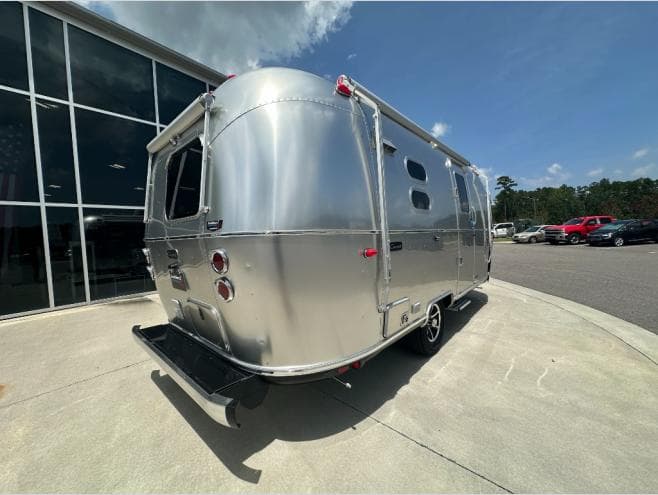 2027 Airstream 2027 Airstream Caravel - thumbnail 5