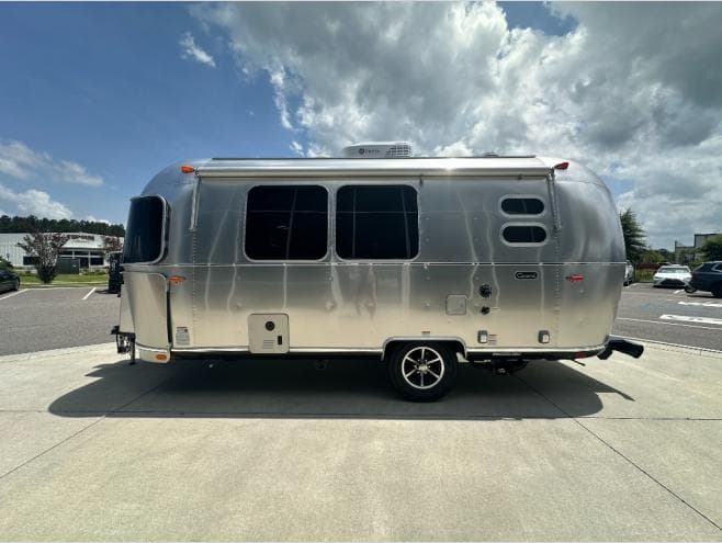 2027 Airstream 2027 Airstream Caravel - thumbnail 8