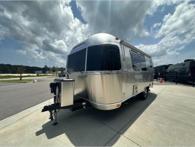 2027 Airstream 2027 Airstream Caravel - thumbnail 9