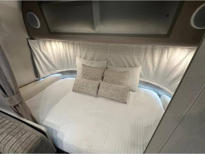 2027 Airstream 2027 Airstream Caravel - thumbnail 12