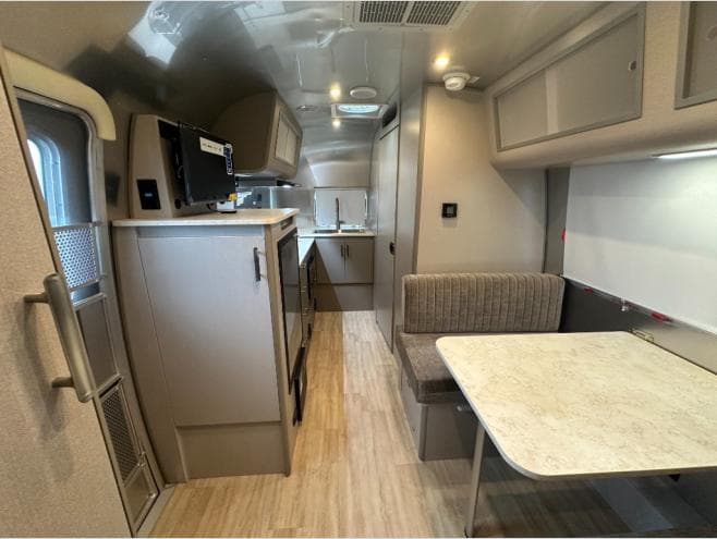 2027 Airstream 2027 Airstream Caravel - thumbnail 14