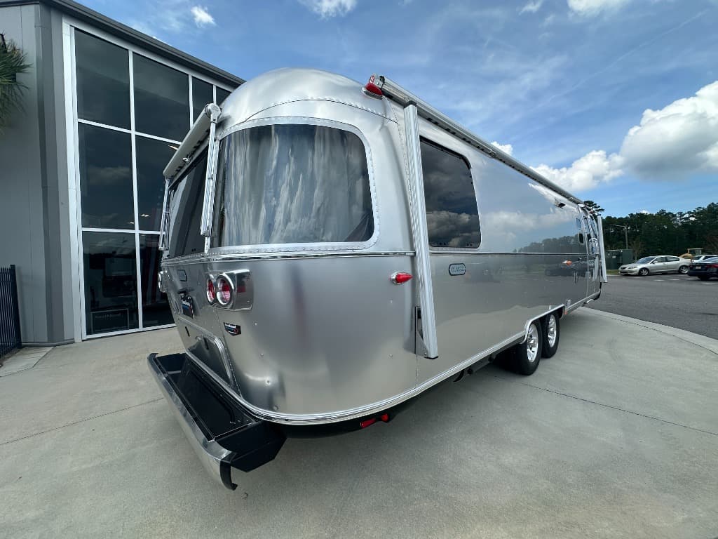 2027 Airstream 2027 Airstream Classic - thumbnail 5