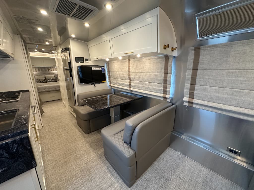 2027 Airstream 2027 Airstream Classic - thumbnail 12