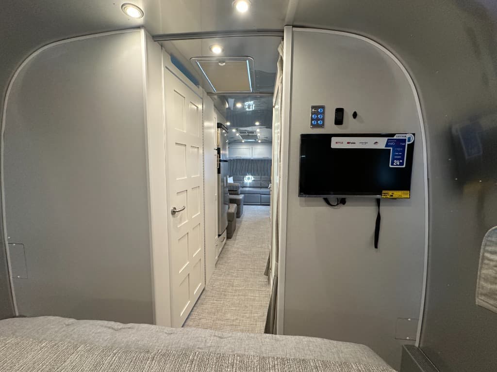 2027 Airstream 2027 Airstream Classic - thumbnail 17