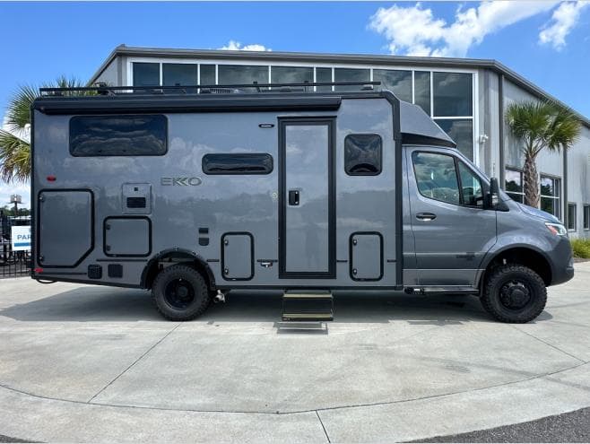 2027 Winnebago 2027 Winnebago Ekko - thumbnail 3