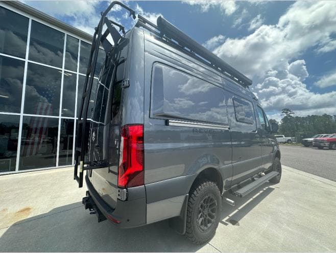 2027 Winnebago 2027 Winnebago Revel Sport - thumbnail 3