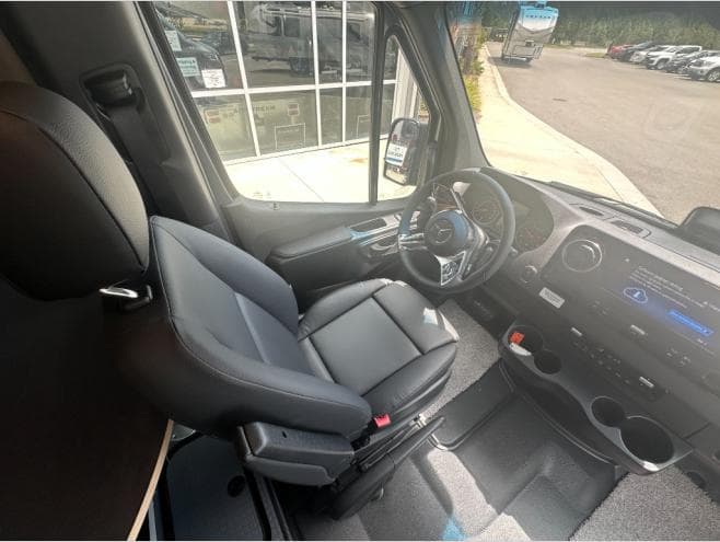 2027 Winnebago 2027 Winnebago Revel Sport - thumbnail 10
