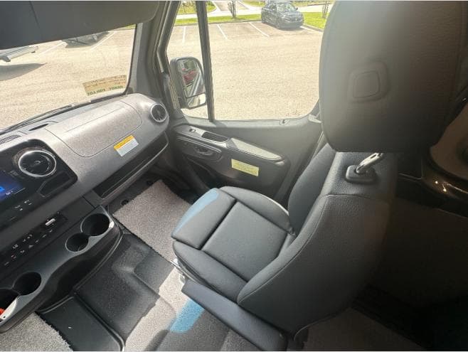 2027 Winnebago 2027 Winnebago Revel Sport - thumbnail 11