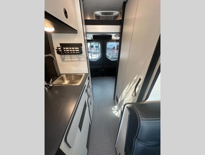 2027 Winnebago 2027 Winnebago Revel Sport - thumbnail 15