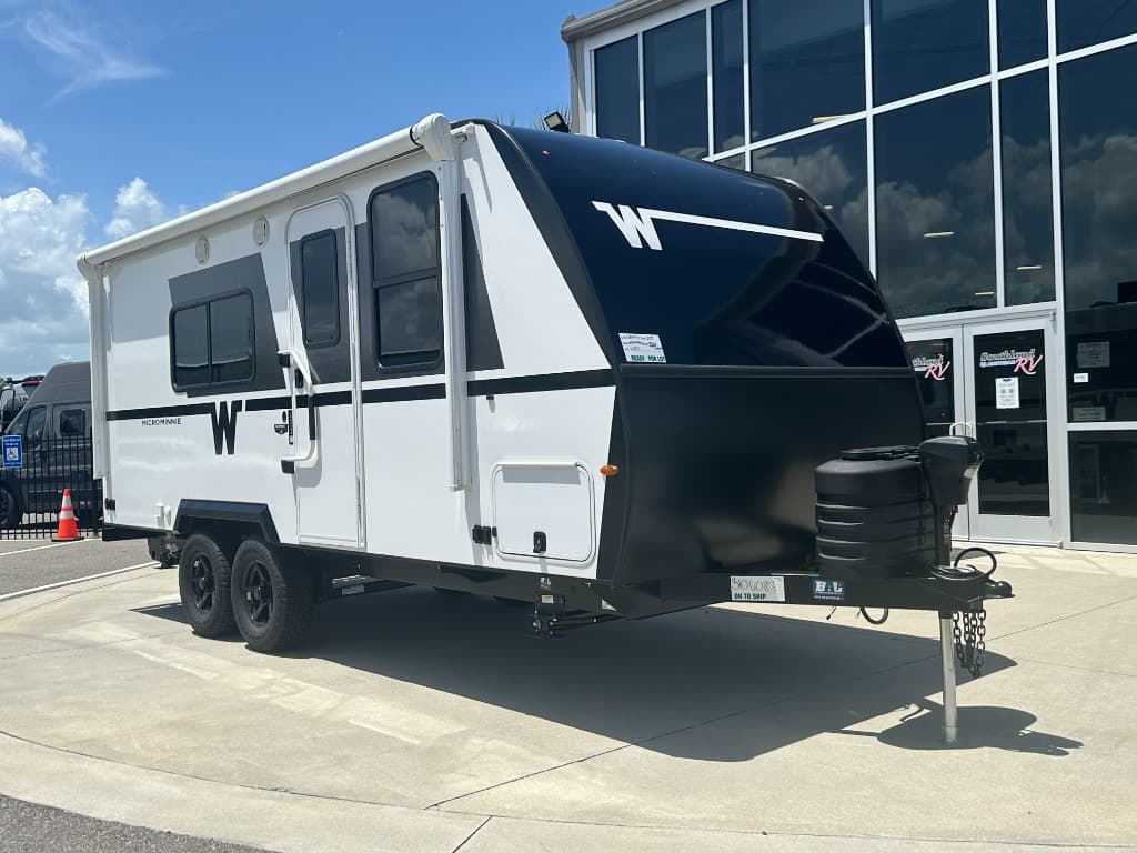 2027 Winnebago Micro Minnie 2000FRB