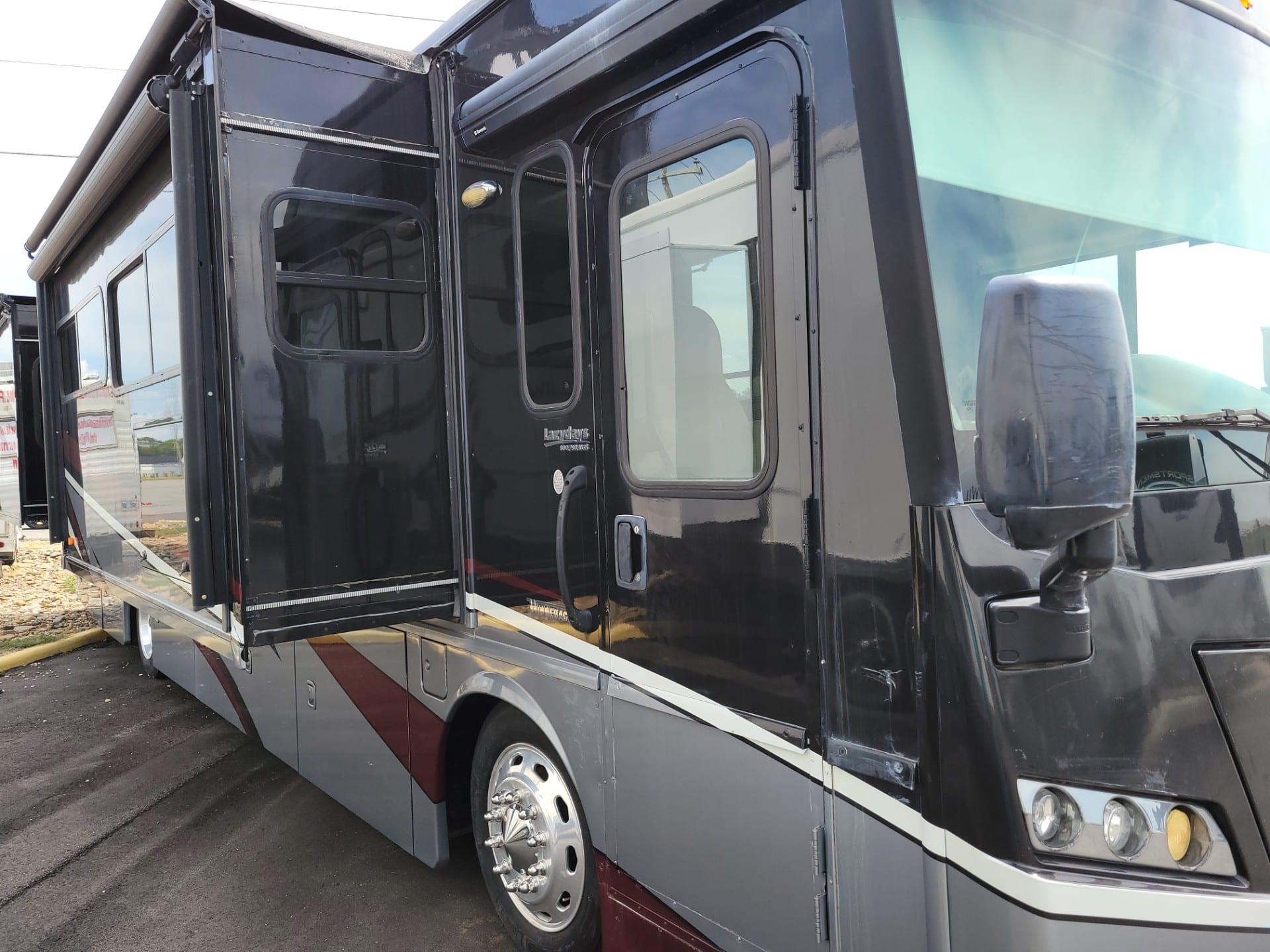 2016 Winnebago 2016 Winnebago Forza - thumbnail 3