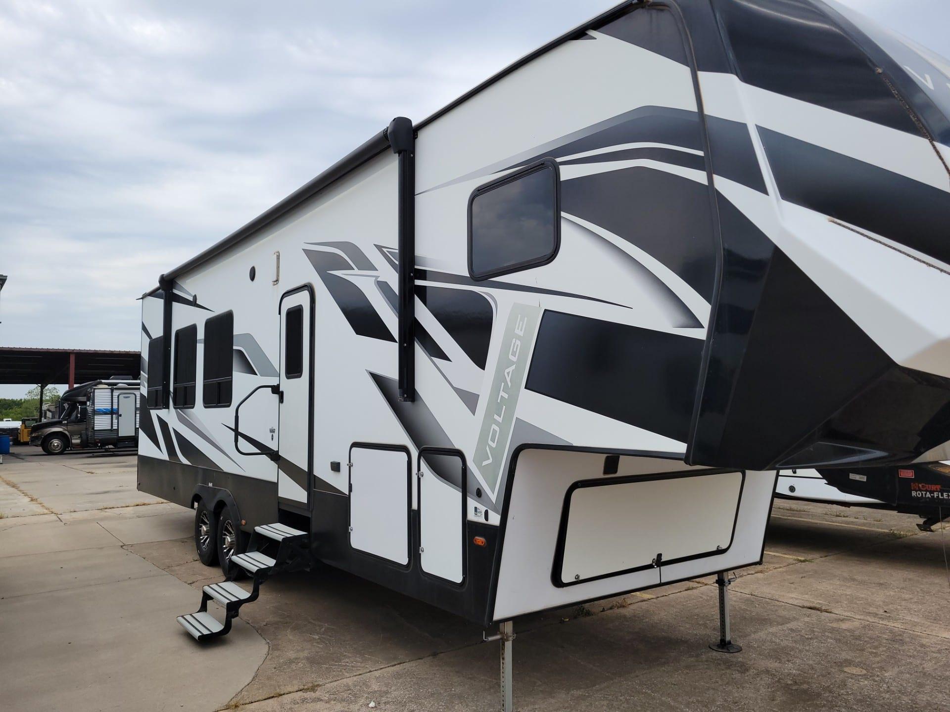 2022 Dutchmen Voltage Triton 3351