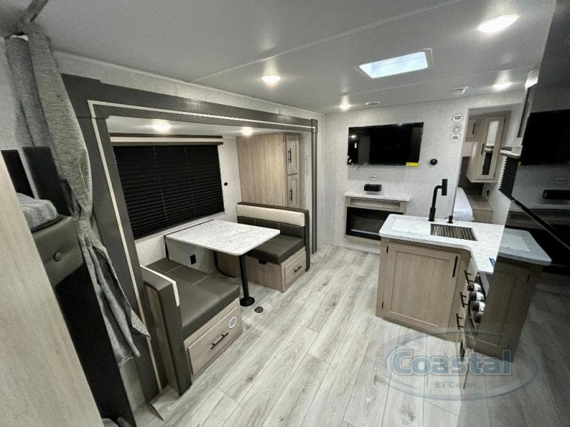 2026 East To West 2026 East To West Della Terra - thumbnail 4