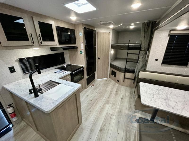 2026 East To West 2026 East To West Della Terra - thumbnail 6