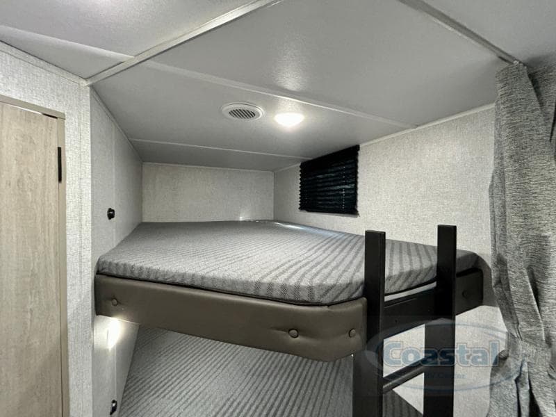 2026 East To West 2026 East To West Della Terra - thumbnail 22