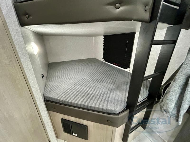 2026 East To West 2026 East To West Della Terra - thumbnail 23