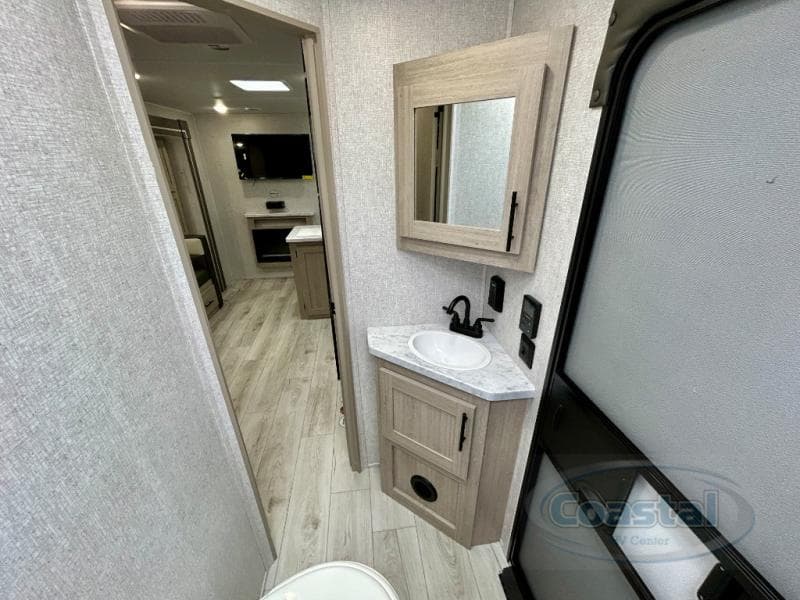 2026 East To West 2026 East To West Della Terra - thumbnail 28