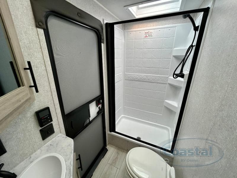 2026 East To West 2026 East To West Della Terra - thumbnail 29