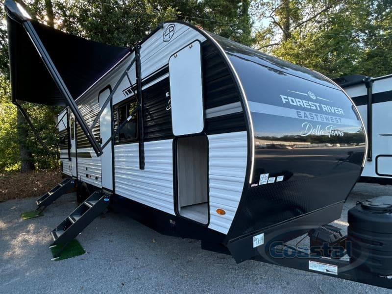 2026 EAST TO WEST Della Terra 263RK