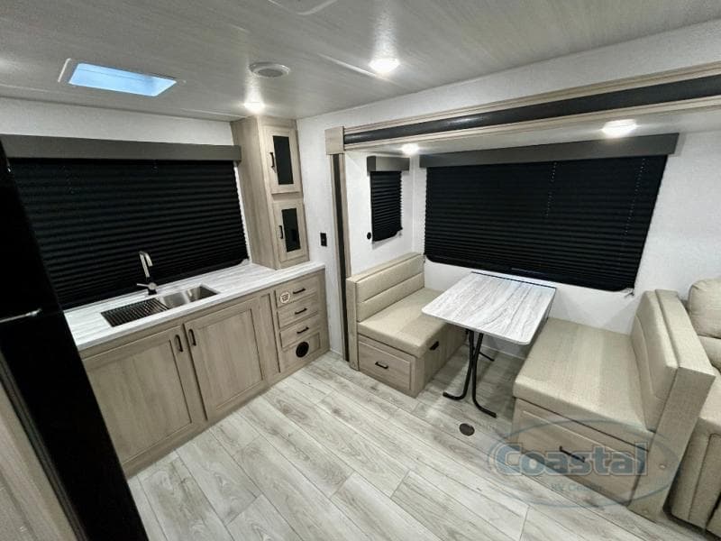 2026 East To West 2026 East To West Della Terra - thumbnail 3