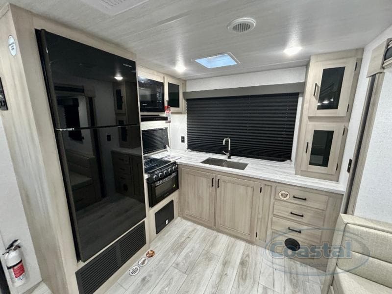 2026 East To West 2026 East To West Della Terra - thumbnail 8