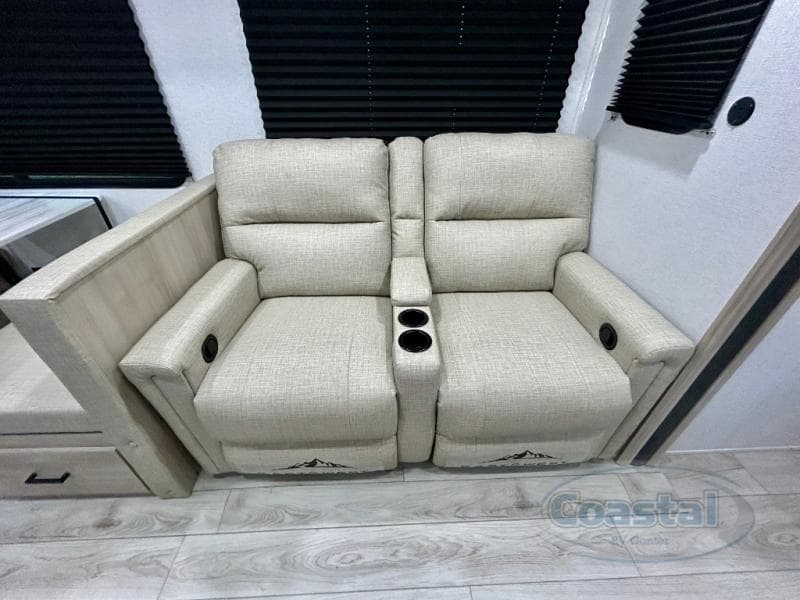 2026 East To West 2026 East To West Della Terra - thumbnail 16