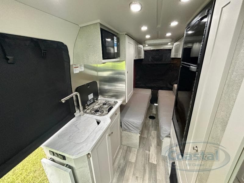 2025 Roadtrek 2025 Roadtrek Play - thumbnail 3