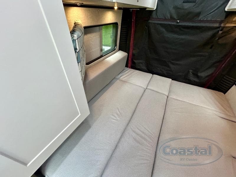 2025 Roadtrek 2025 Roadtrek Play - thumbnail 8