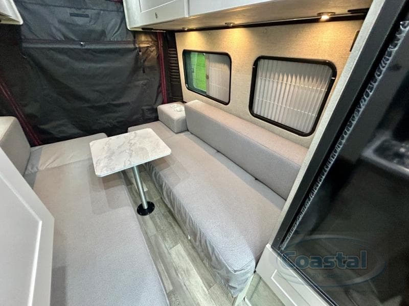 2025 Roadtrek 2025 Roadtrek Play - thumbnail 9