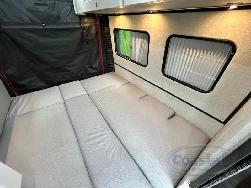 2025 Roadtrek 2025 Roadtrek Play - thumbnail 10