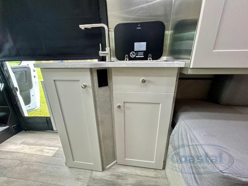 2025 Roadtrek 2025 Roadtrek Play - thumbnail 15