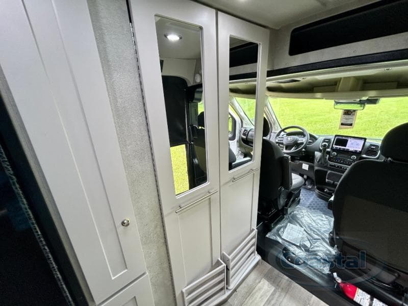 2025 Roadtrek 2025 Roadtrek Play - thumbnail 17