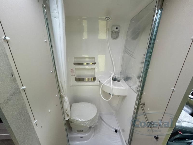 2025 Roadtrek 2025 Roadtrek Play - thumbnail 18