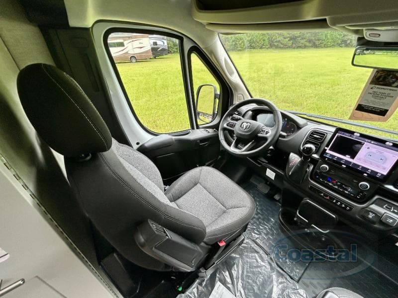 2025 Roadtrek 2025 Roadtrek Play - thumbnail 21