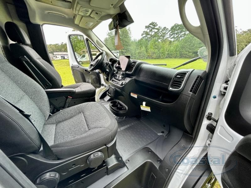 2025 Roadtrek 2025 Roadtrek Play - thumbnail 22