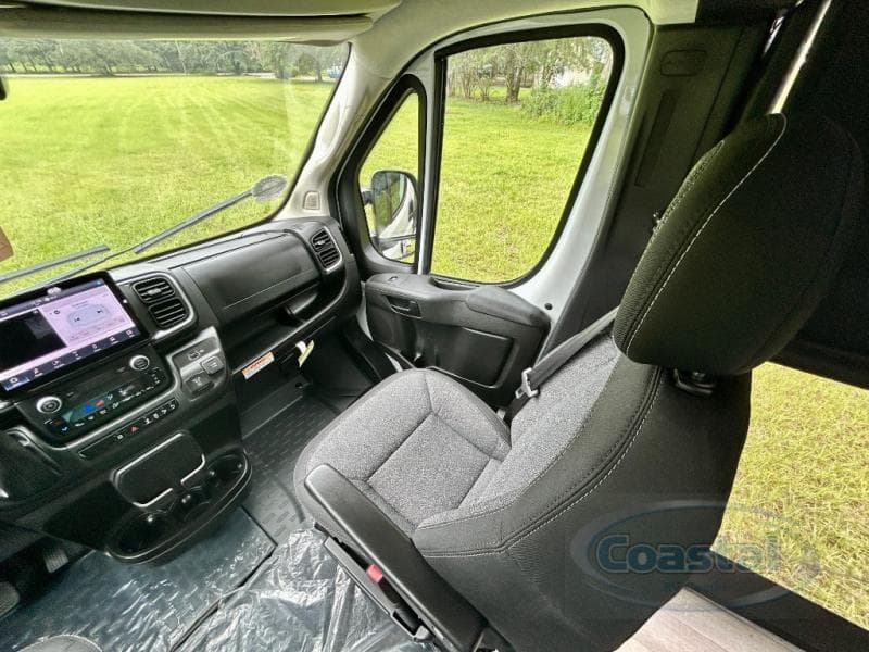 2025 Roadtrek 2025 Roadtrek Play - thumbnail 23