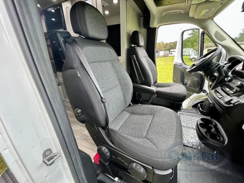 2025 Roadtrek 2025 Roadtrek Play - thumbnail 24