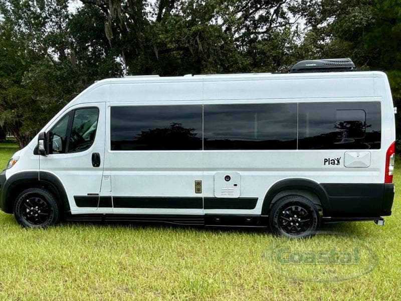 2025 Roadtrek 2025 Roadtrek Play - thumbnail 32