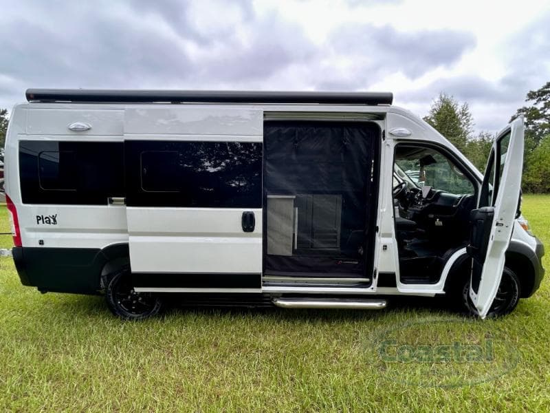 2025 Roadtrek 2025 Roadtrek Play - thumbnail 33