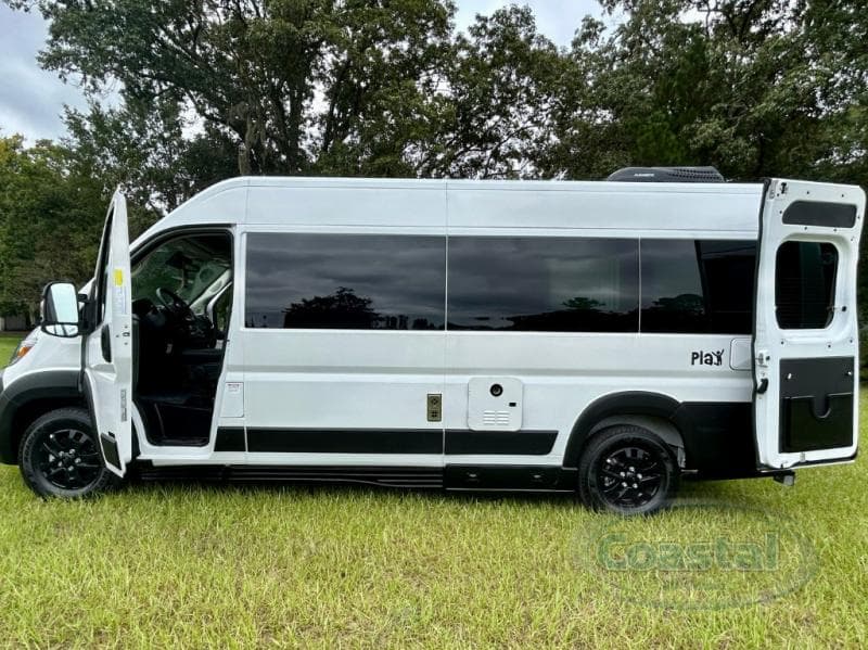 2025 Roadtrek 2025 Roadtrek Play - thumbnail 34