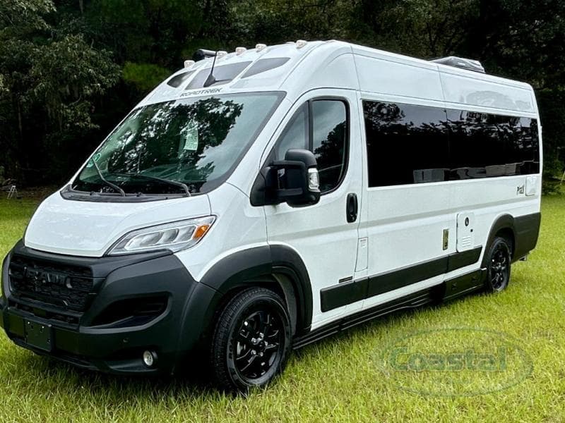 2025 Roadtrek 2025 Roadtrek Play - thumbnail 36