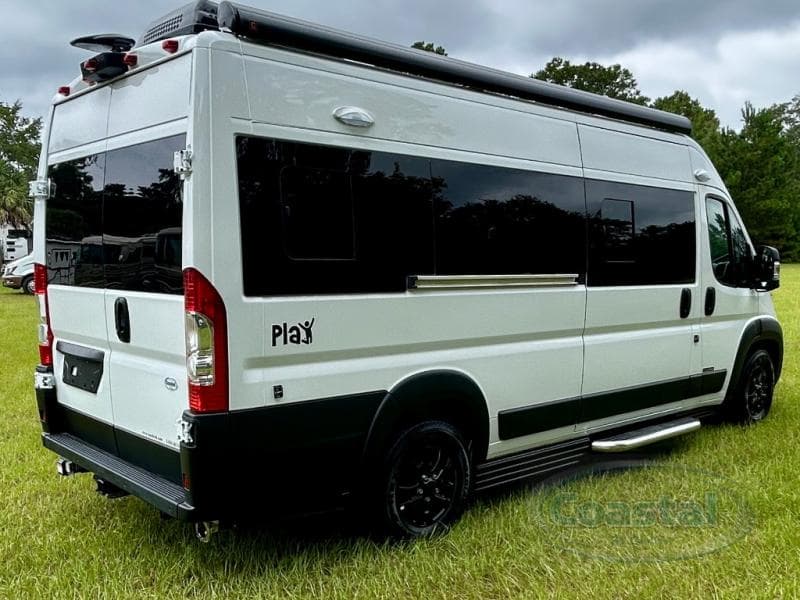 2025 Roadtrek 2025 Roadtrek Play - thumbnail 39