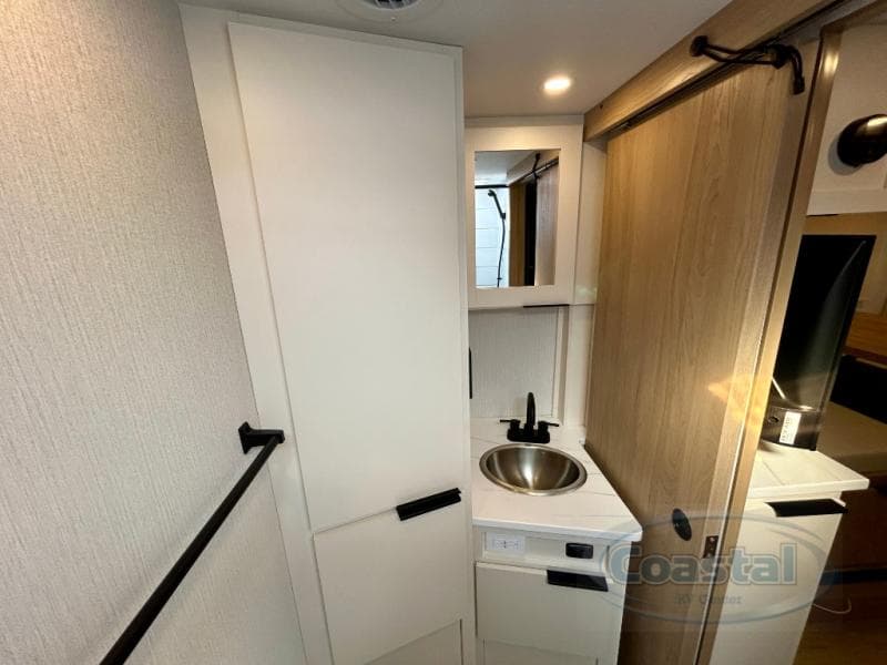 2026 Winnebago 2026 Winnebago Micro Minnie - thumbnail 21