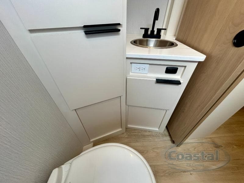 2026 Winnebago 2026 Winnebago Micro Minnie - thumbnail 22