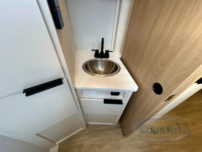 2026 Winnebago 2026 Winnebago Micro Minnie - thumbnail 23