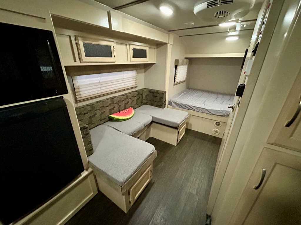 2018 Winnebago 2018 Winnebago Minnie Drop - thumbnail 3