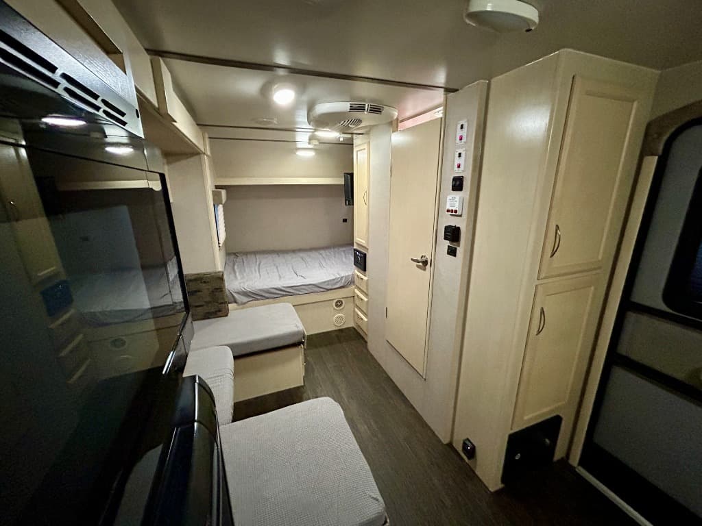 2018 Winnebago 2018 Winnebago Minnie Drop - thumbnail 4