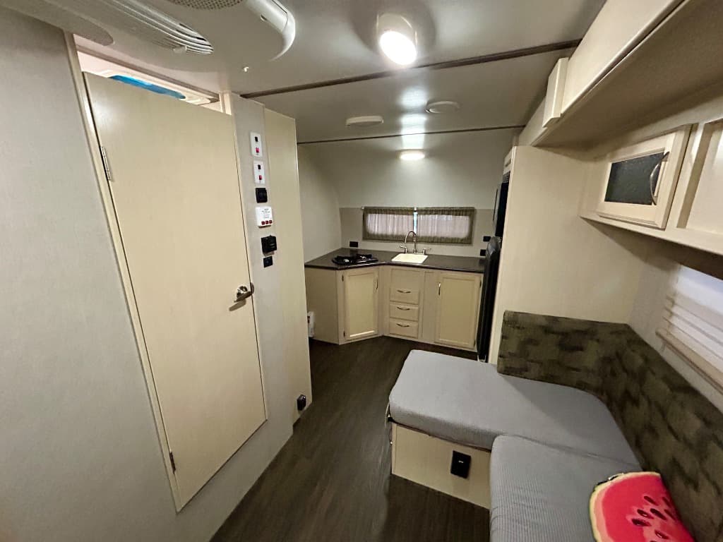 2018 Winnebago 2018 Winnebago Minnie Drop - thumbnail 5