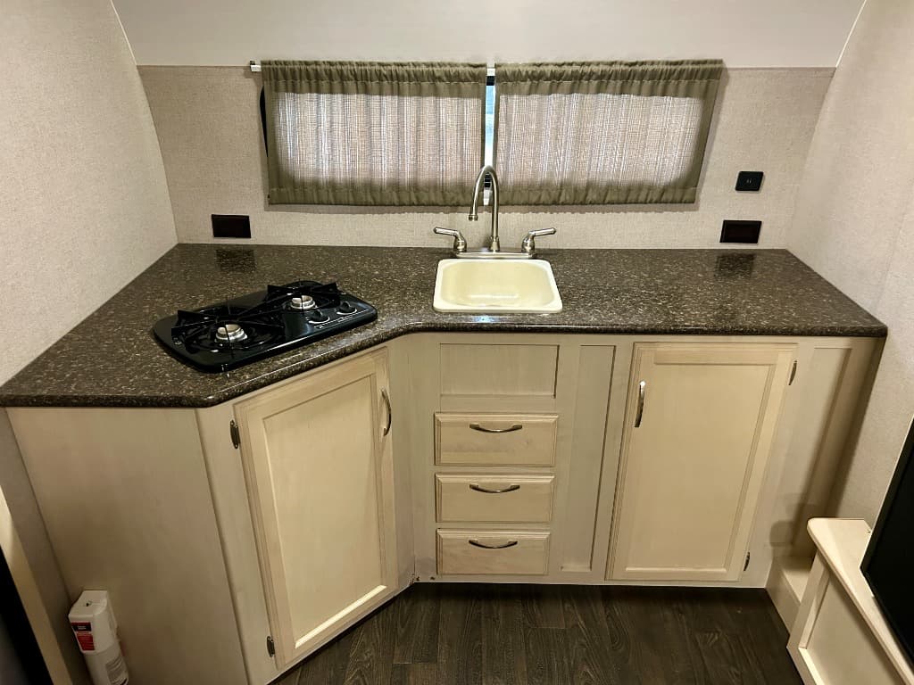 2018 Winnebago 2018 Winnebago Minnie Drop - thumbnail 10