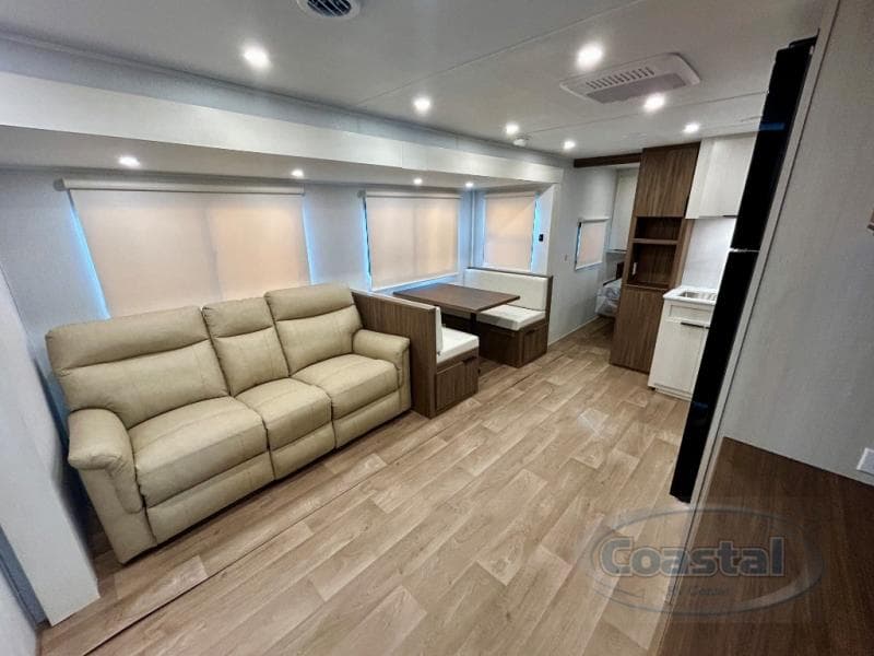 2026 Winnebago 2026 Winnebago Access - thumbnail 3